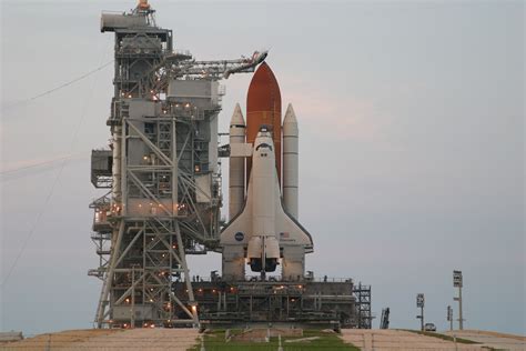 ESA - Space Shuttle Discovery stands ready on Launch Pad 39B