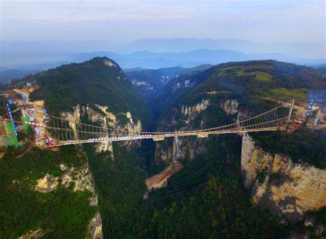 China’s Record-Setting All-Glass Bridge In 2015, the world’s tallest ...