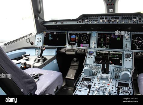 Airbus A350 Cockpit Stock Photo - Alamy