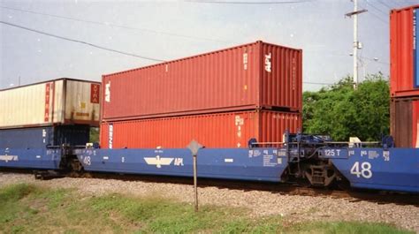 APLX #4873D 48' well car with APL containers swings through Oliver ...