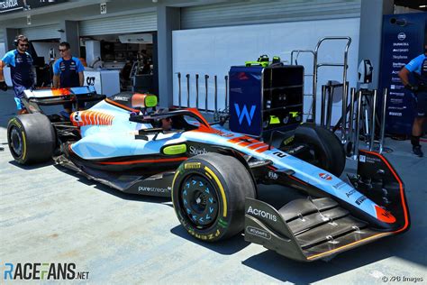 Pictures: Williams' car appears in special Singapore livery · RaceFans