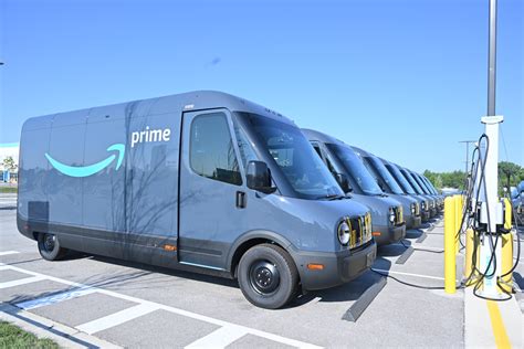 Amazon drivers 'love' electric vans co-designed with Rivian ...