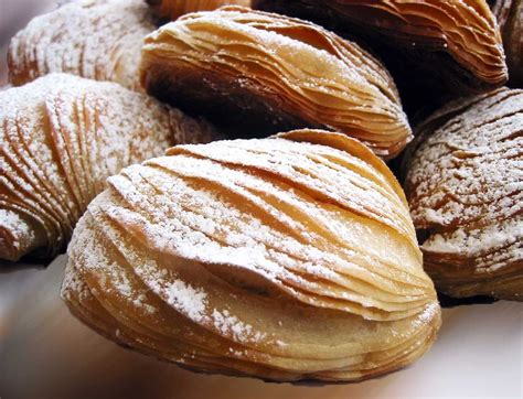 Homemade Italian "Sfogliatella" - Mangia Magna | Italian recipes ...