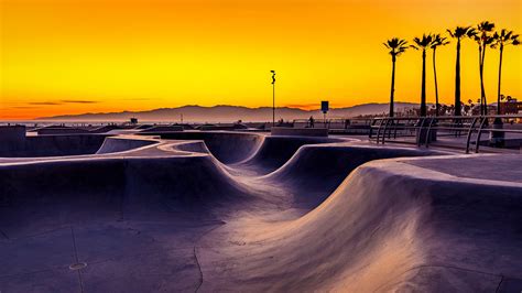 Sunset over Venice Beach skatepark, California, USA | Windows Spotlight ...