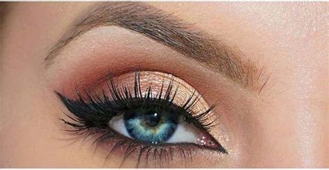 Best Eyeshadow Colors For Blue Eyes To Make Them Pop