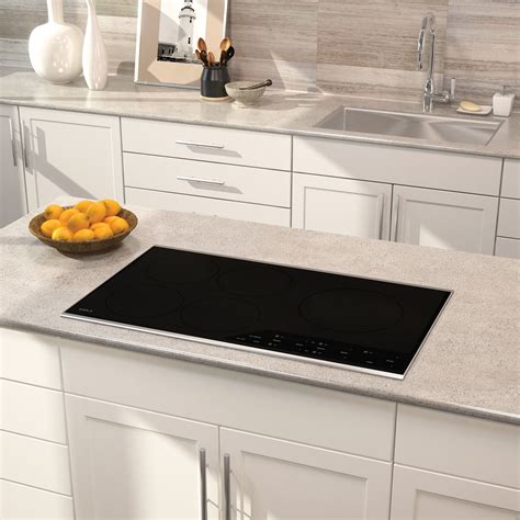 67 Galleries Wolf 36 Induction Cooktop - Sofi Kitchen