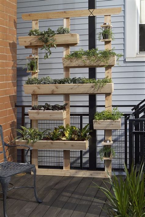 How to: Make a DIY Outdoor Living Plant Wall | Vertical garden design ...