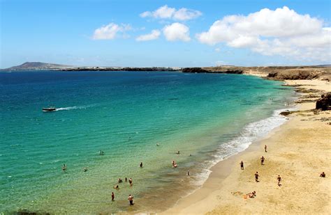 Les plus belles plages de Lanzarote | Lanzarote, Beach trip, Canary islands