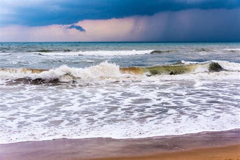 Puri Beach - One of the Top Attractions in Puri, India - Yatra.com