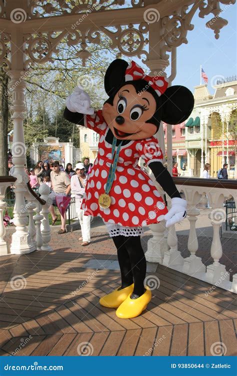 Minnie Mouse, Disneyland in Paris Editorial Stock Image - Image of ...