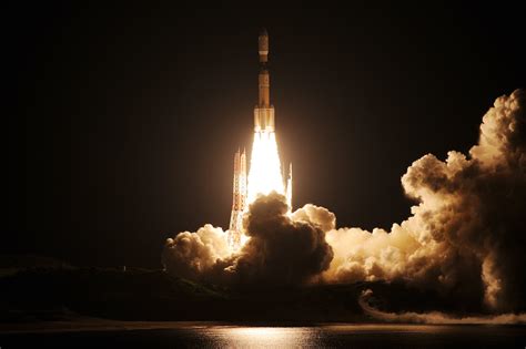 Final H-2B rocket launch sends Japanese supply ship toward space ...