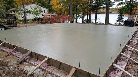 How to form and pour a concrete slab