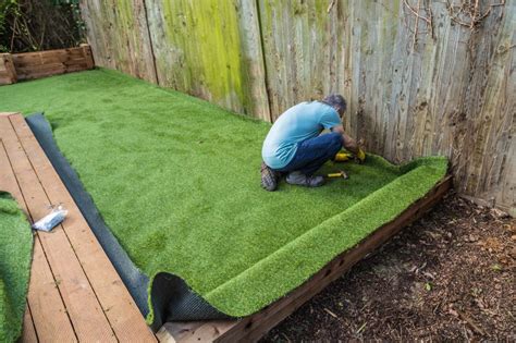 DIY Artificial Grass (PRO Tips BEFORE You Begin Installing) - Buy ...