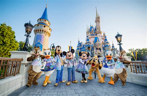 Magic Kingdom Hours: What Time Does the Park Open & Close? - The Family ...