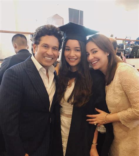 27 Rare And Unseen Pictures Of Sachin's Beautiful Daughter Sara Tendulkar