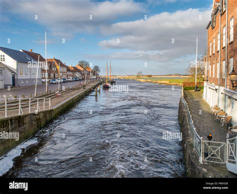 Medieval town centre hi-res stock photography and images - Alamy