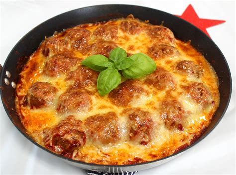 Baked Angus Meatballs with Mozzarella - Badia Spices