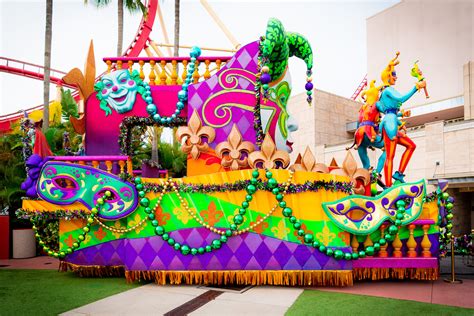 Mardi Gras 2024 Parade - Cathi Danella