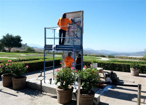 A chunk of the Berlin Wall, displayed at Reagan Library, gets cosmetic ...