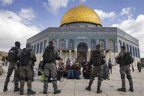 Israeli intelligence questions Al-Aqsa Mosque's imam | Daily Sabah