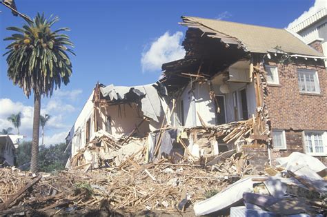 Devastating photos show the damage from the 1994 Northridge earthquake ...