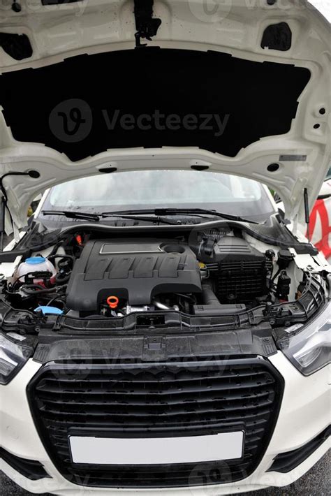 man car repair 11012579 Stock Photo at Vecteezy