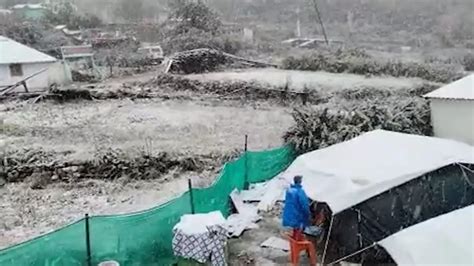 Heavy snowfall continues in Himalayan region | News - Times of India Videos