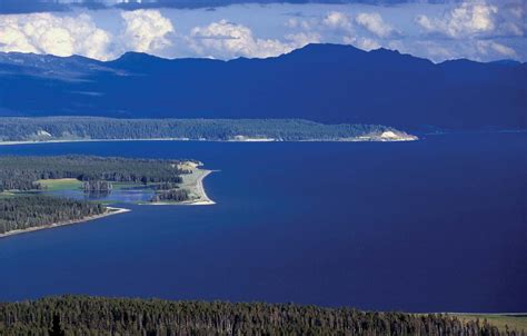 Yellowstone Caldera | Volcano type, Eruption, Size, Map, & Facts ...