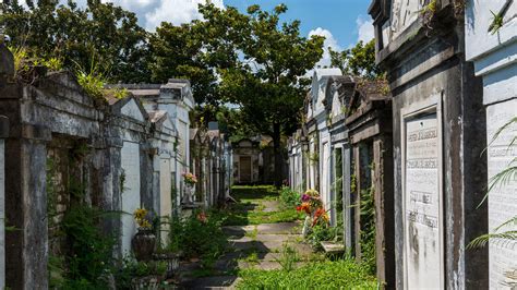 Garden District/Lafayette Cemetery Tour, New Orleans, Louisiana, U.S ...