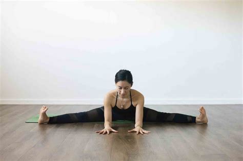 Upavistha Konasana - Wide-Angle Seated Forward Bend Pose - YOGATEKET