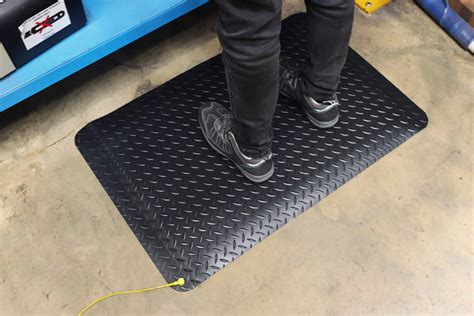 Deckplate Anti-Static ESD Anti-Fatigue Mat | Floor Safety