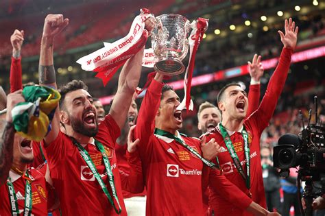 Manchester United Beats Newcastle to End Six Year Wait for Trophy ...