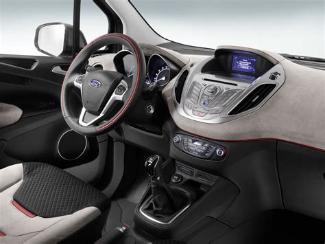 Ford Tourneo Courier, para compatibilizar la vida laboral y familiar ...