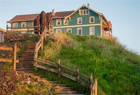 Oregon’s Sylvia Beach Hotel Is for Book Lovers | Laurel Kallenbach