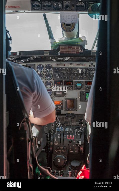 Beechcraft 1900D Cockpit from the passenger cabin Stock Photo - Alamy