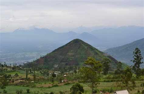 Is Gunung Padang the Oldest Pyramid in the World? | Discover Magazine