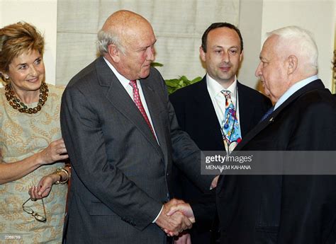 Israeli Prime Minister Ariel Sharon shakes hands with former South ...