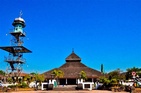 Menara Masjid Agung Demak, Berkonstruksi Baja agar Tak Menutupi Bleger ...