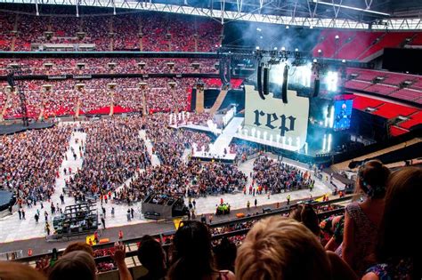 Taylor Swift Performs in Concert at Wembley Stadium Editorial Stock ...