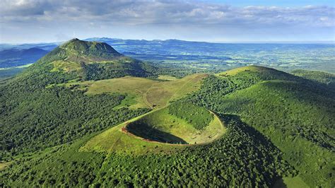 Aujourd'hui, les volcans d'Auvergne entrent au patrimoine mondial de l ...