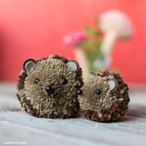 Holy hedgehogs! These adorable hedgehog pom pom pals are the perfect ...