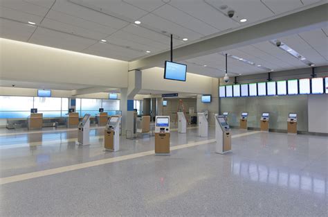 American Airlines New Look Arrives at DFW International Airport ...