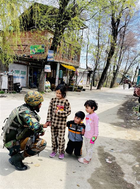 Indian army in Kashmir hero's of Kashmir | Friendship photoshoot, Army ...