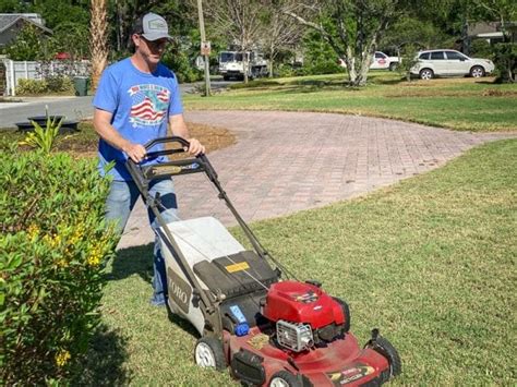 Toro Self-Propelled Lawnmower Reviews | Personal Pace Models | PTR