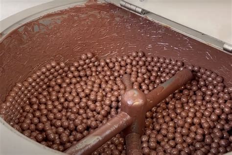 What is a chocolate ball mill? | CocoTerra Company