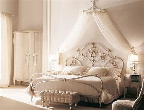 romantic canopy bed - Traditional - Bedroom