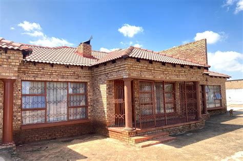 4 Bedroom House For Sale in Soshanguve T Ext, Soshanguve - R720,000 ...