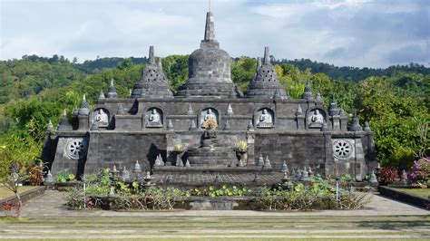 The largest Buddhist temple in Bali at Buleleng. (Brahma Vihara Arama ...