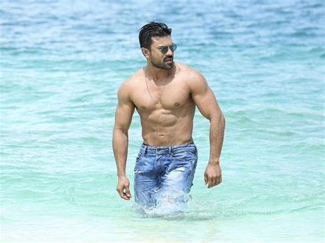 Top 40 Indian Celebrity Male Actors with Six Pack Abs 2023