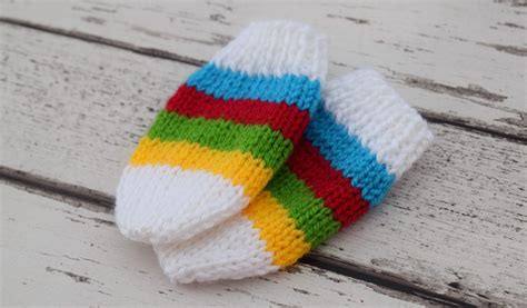 Free Knitting Pattern! - Baby Mittens - tippytupps